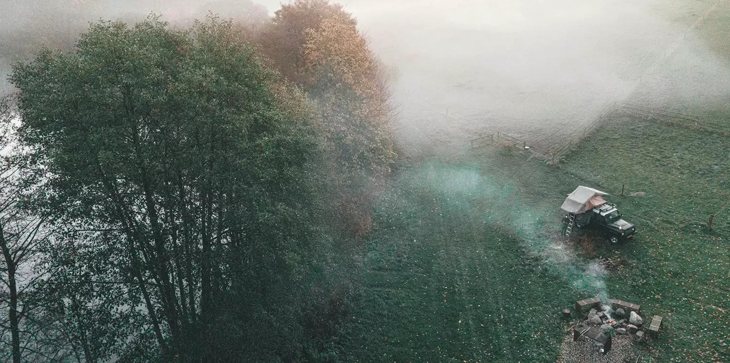 Lej en Landrover med tagtelt ved Møns Klint