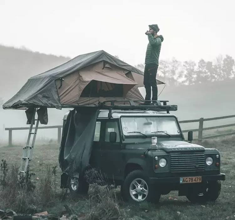 Landrover - med telt på taget